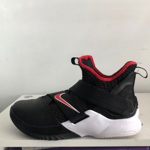 Nike Lebron Soldiers XII Basketball Shoes
